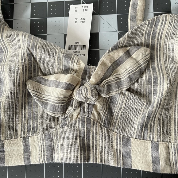 Abercrombie & Fitch Grey/Cream Cropped Knot Top L - Picture 4 of 8